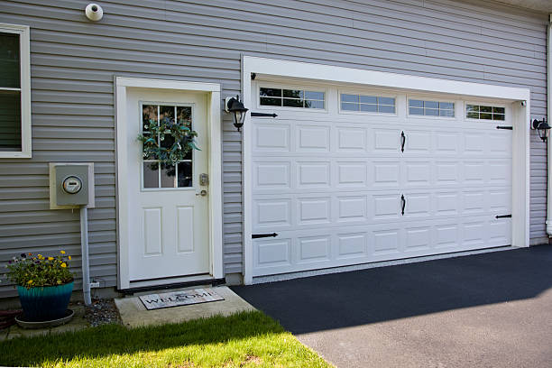24/7 Emergency Garage Door Panel Replacement experts in Fontana, CA